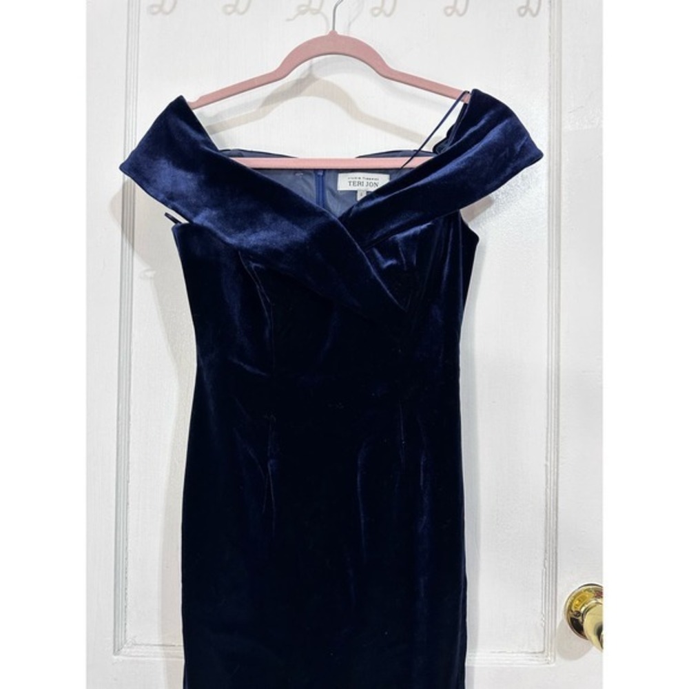 NWT Rickie Freeman Terri Jon Cocktail Dress Velvet Off the Shoulder Size 4 Blue - Picture 4 of 7